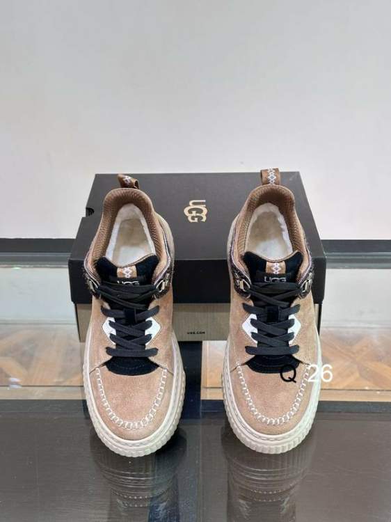 Picture of UGG Shoes _SKUUGGsz39-44LL110419920